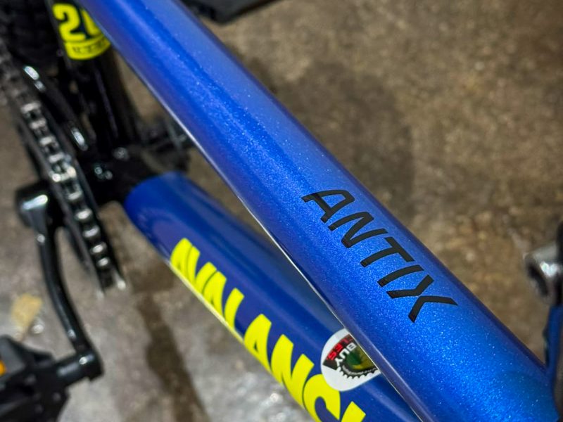 Avalanche Antix 20" - Brand New