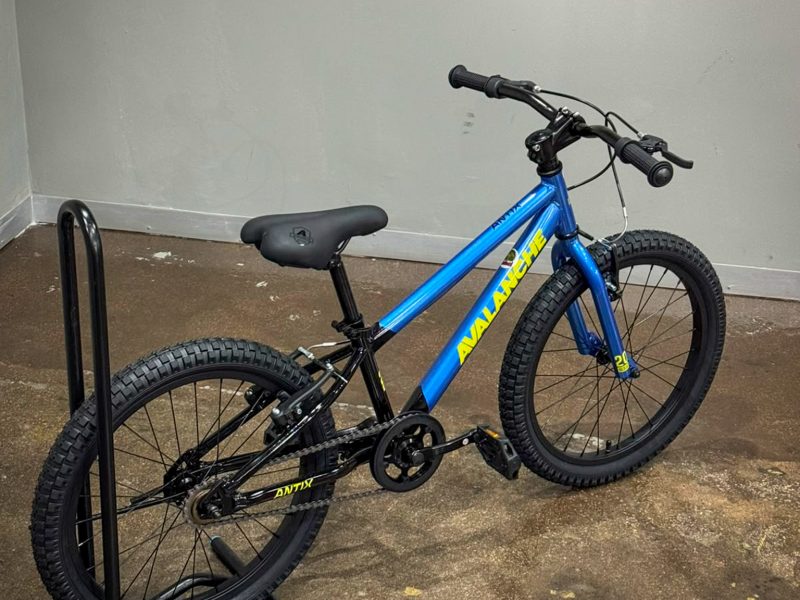 Avalanche Antix 20" - Brand New